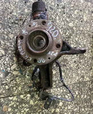 Citroen C4 I Front wheel hub