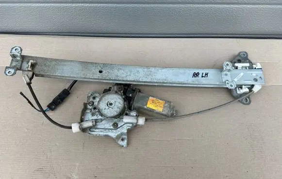 Nissan King Cab, Navara Rear door window regulator with motor 827212S710