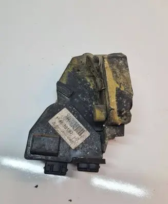 Volvo C70 Front door lock 8626197