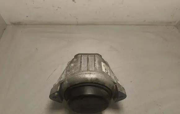 BMW 1 E82 E88 Engine mount bracket 13981112