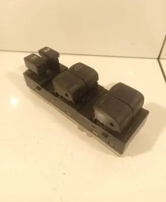 Nissan X-Trail T31 Electric window control switch
