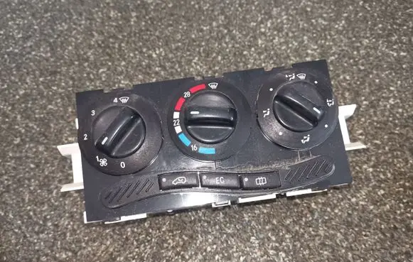Mercedes-Benz A W168 Climate control unit 1688300485
