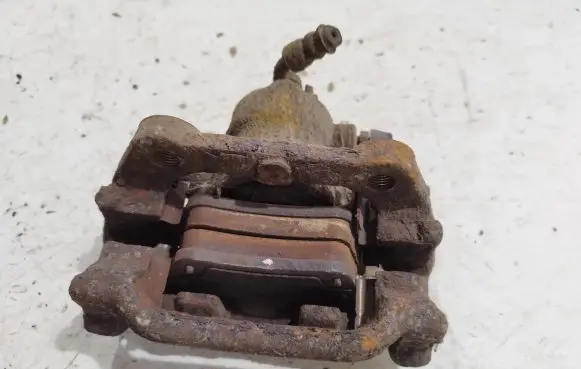 Honda CR-V Rear brake caliper