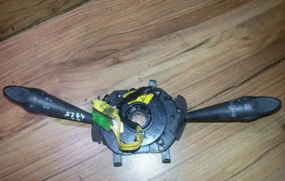 Wiper turn signal indicator stalk/switch