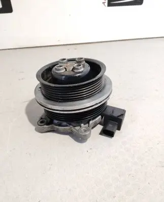 Volkswagen Golf VI Water pump 01643304