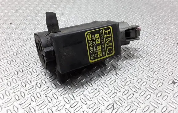 Hyundai Santa Fe Windscreen/windshield washer pump 9851026100