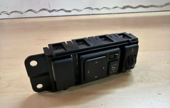 Nissan Juke I F15 A set of switches 681RUBV80A