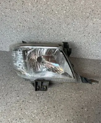 Toyota Hilux (AN10, AN20, AN30) Headlight/headlamp 811300K440