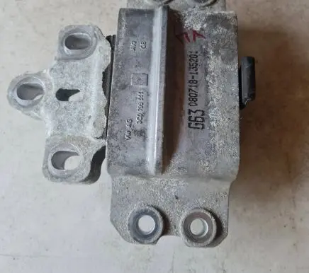 Engine mount bracket