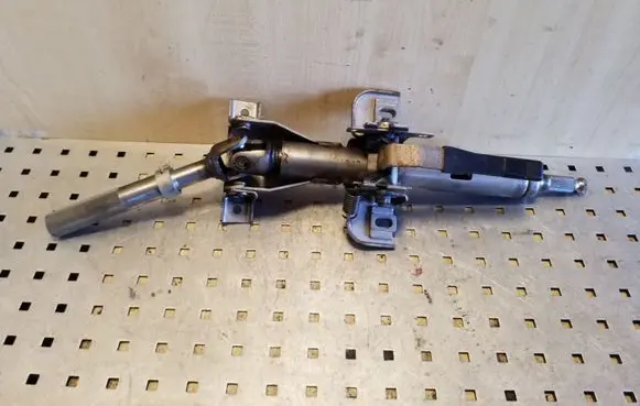 Mitsubishi Pajero Steering wheel axle