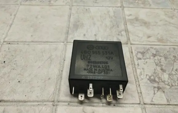 Volkswagen PASSAT B5 Other relay 4B0955531A