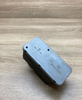 Volkswagen Golf III Central locking vacuum pump 1H0962257