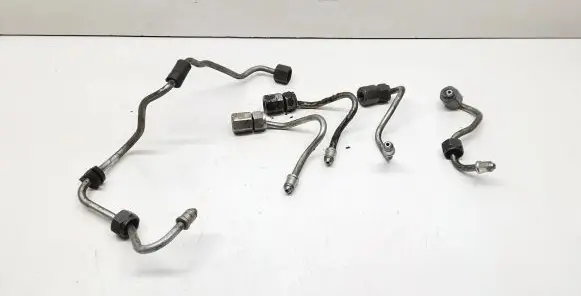 BMW 1 E81 E87 Fuel injector supply line/pipe 