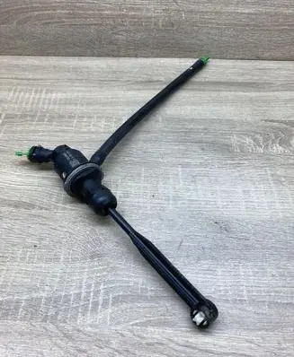 Renault Master III Clutch master cylinder 8200673232