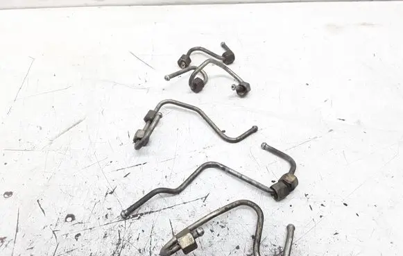 Fuel injector supply line/pipe
