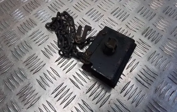 Nissan Navara D40 Spare wheel mounting bracket 
