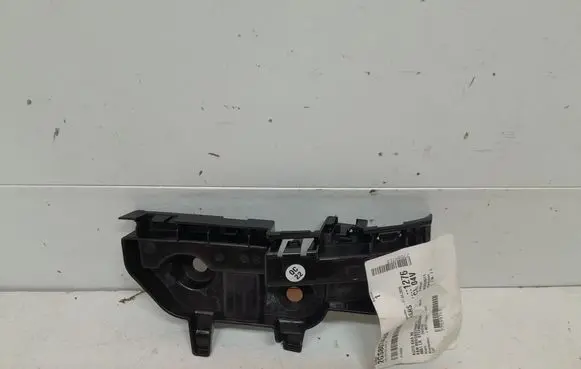 Rear bumper mounting bracket