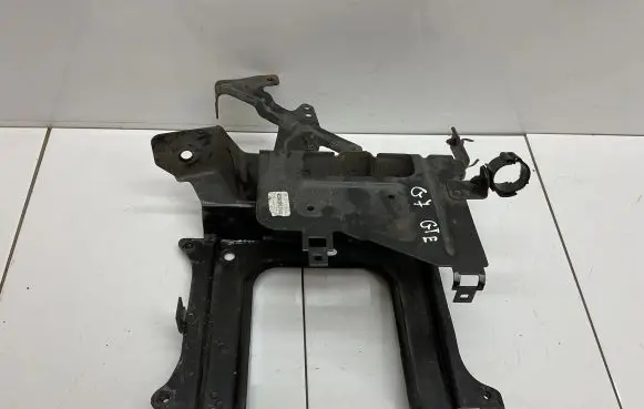 Volkswagen Golf VII Other engine bay part 5Q0907102G