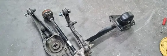 Rear wheel hub spindle/knuckle