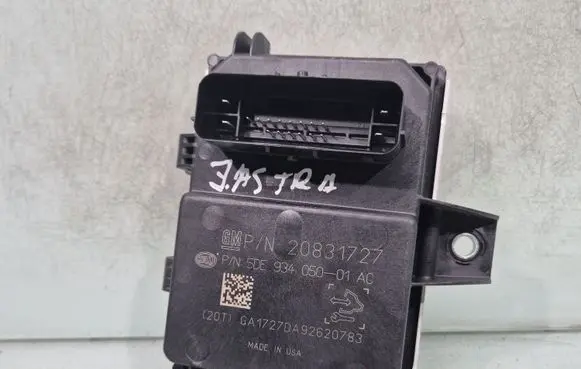 Opel Astra J Fuel injection pump control unit/module 20831727