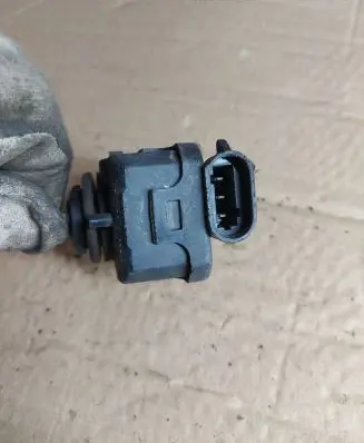 Headlight level adjustment motor