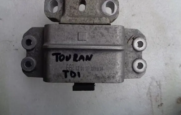 Volkswagen Touran I Engine mount bracket 1K0199555N
