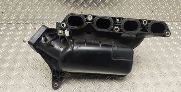 Toyota Corolla Verso E121 Intake manifold
