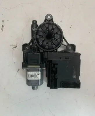 Volkswagen PASSAT B7 Front door window regulator motor 3AA959702A 3AA837462