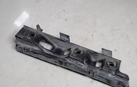 Front bumper mounting bracket