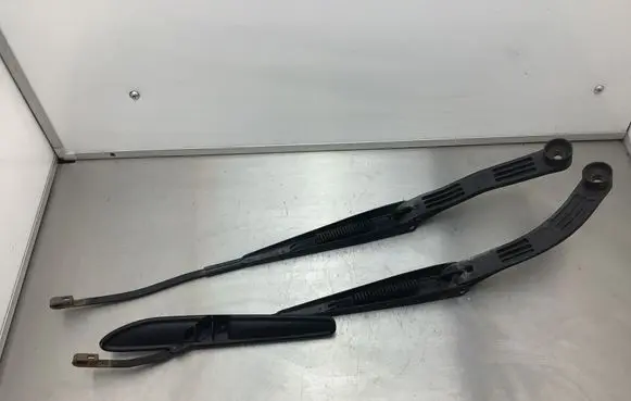 Subaru Forester SG Front wiper blade arm 35046