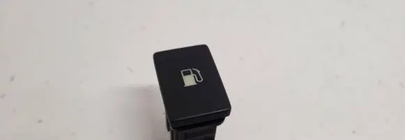 Toyota Avensis T270 Fuel tank opening switch 15C252