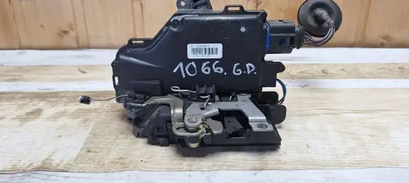 Skoda Octavia Mk2 (1Z) Rear door lock 7L0839016 A00476 PA66630