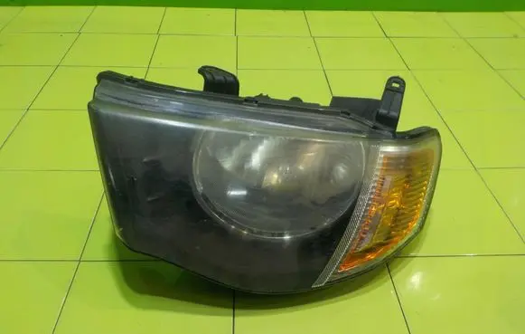 Mitsubishi L200 Headlight/headlamp PRZOD