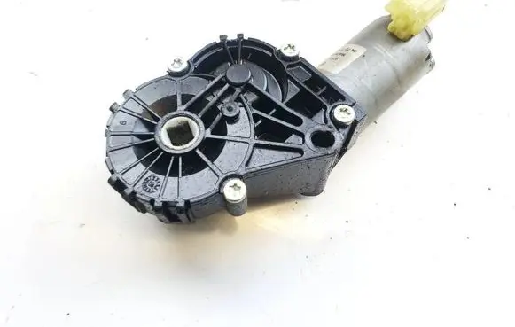 BMW 5 E60 E61 Seat adjustment motor 0390204007 5210-9168745-00