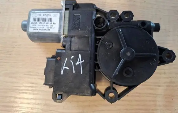 KIA Venga Front door window regulator motor 0130822551 82460-1P010