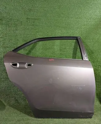 Toyota Auris E180 Rear door 