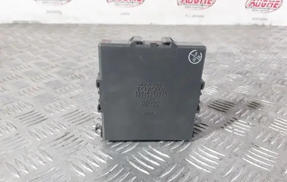 Toyota Prius (XW20) Power management control unit 8967047010 1012380151