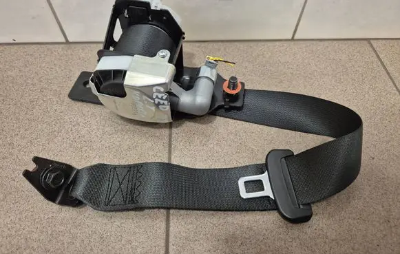 KIA Ceed Rear seatbelt 89810J7100