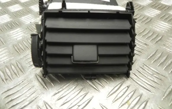 Toyota Avensis T270 Rear air vent grill BOURBON9880 T9546