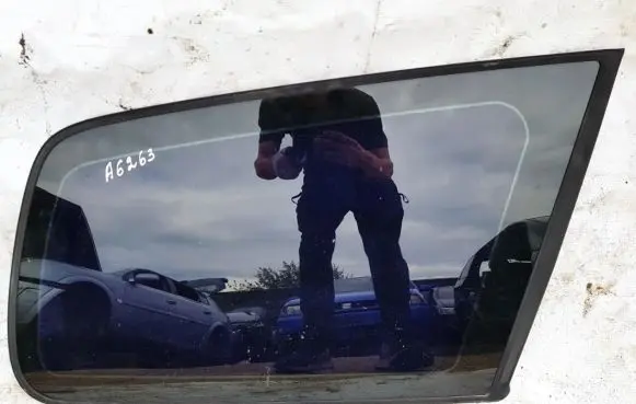 Hyundai Trajet Rear side window