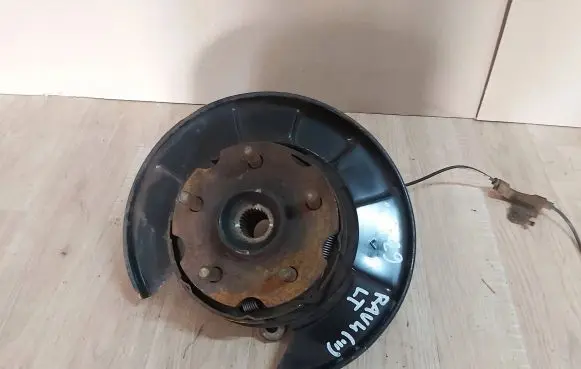 Toyota RAV 4 (XA30) Rear wheel hub
