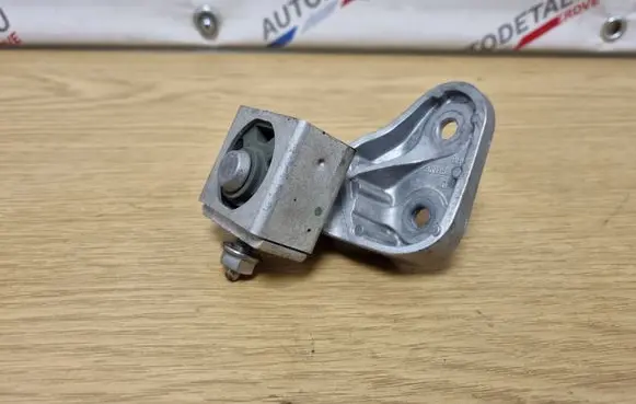 BMW 3 G20 G21 Muffler mount bracket/holder 8683822