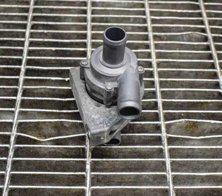 Volvo V40 Electric auxiliary coolant/water pump 31320347