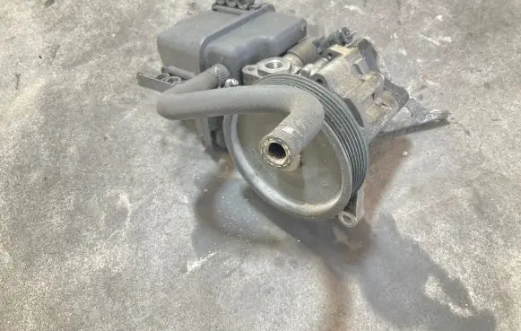 Mercedes-Benz Sprinter W906 Power steering pump A0064666601 7693900524