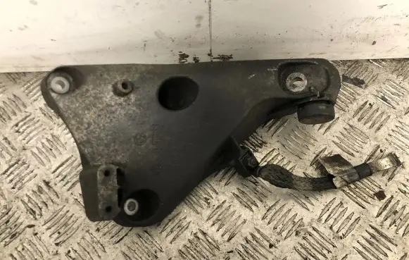 BMW X5 E70 Engine mounting bracket 6790021