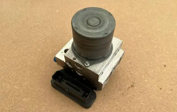 Mercedes-Benz E W213 ABS Pump A2134312501