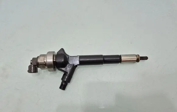 Opel Astra J Fuel injector 97376270 8973762703
