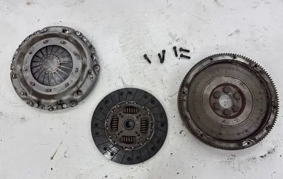 Skoda Rapid (NH) Clutch set kit 037105273C