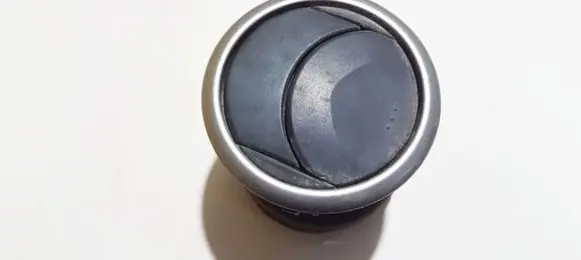 Mazda 3 I Dash center air vent grill