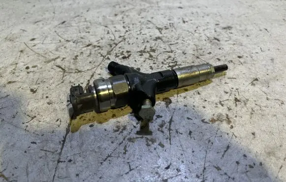 Subaru Outback Fuel injector 16613AA020 07K00811 DEWS07890